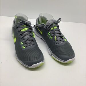 Nike Women’s Flex Supreme TR 4 training tennis shoe. Size US 7W